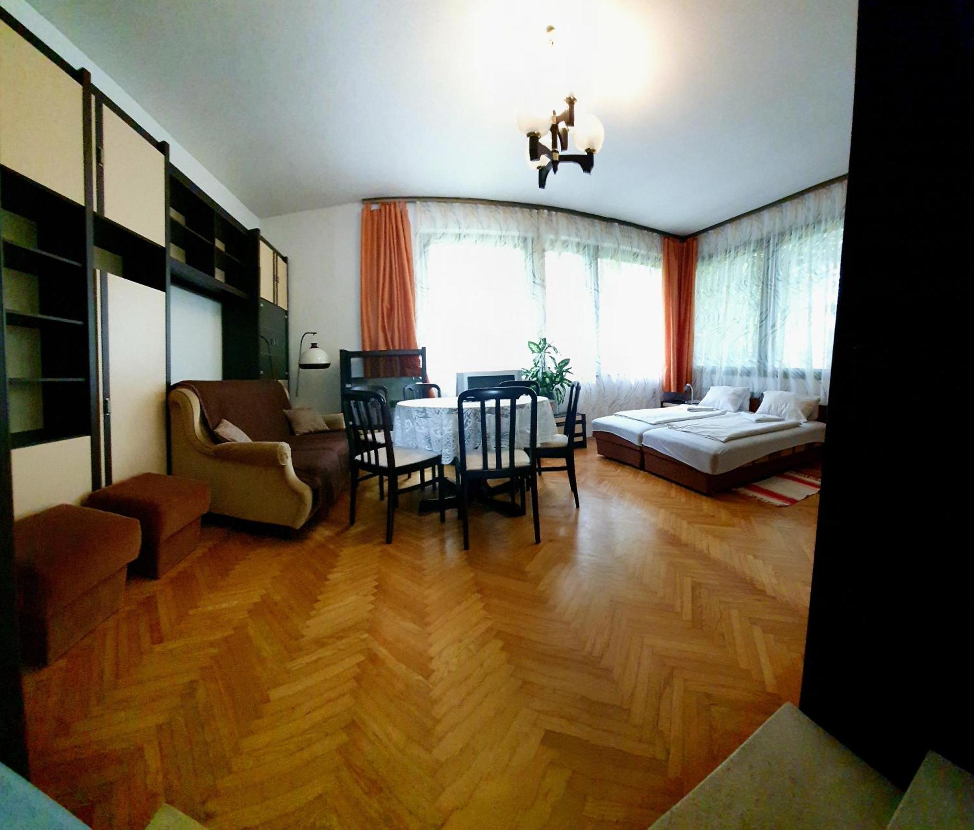 Sophie'S Guesthouse Сиофок Екстериор снимка