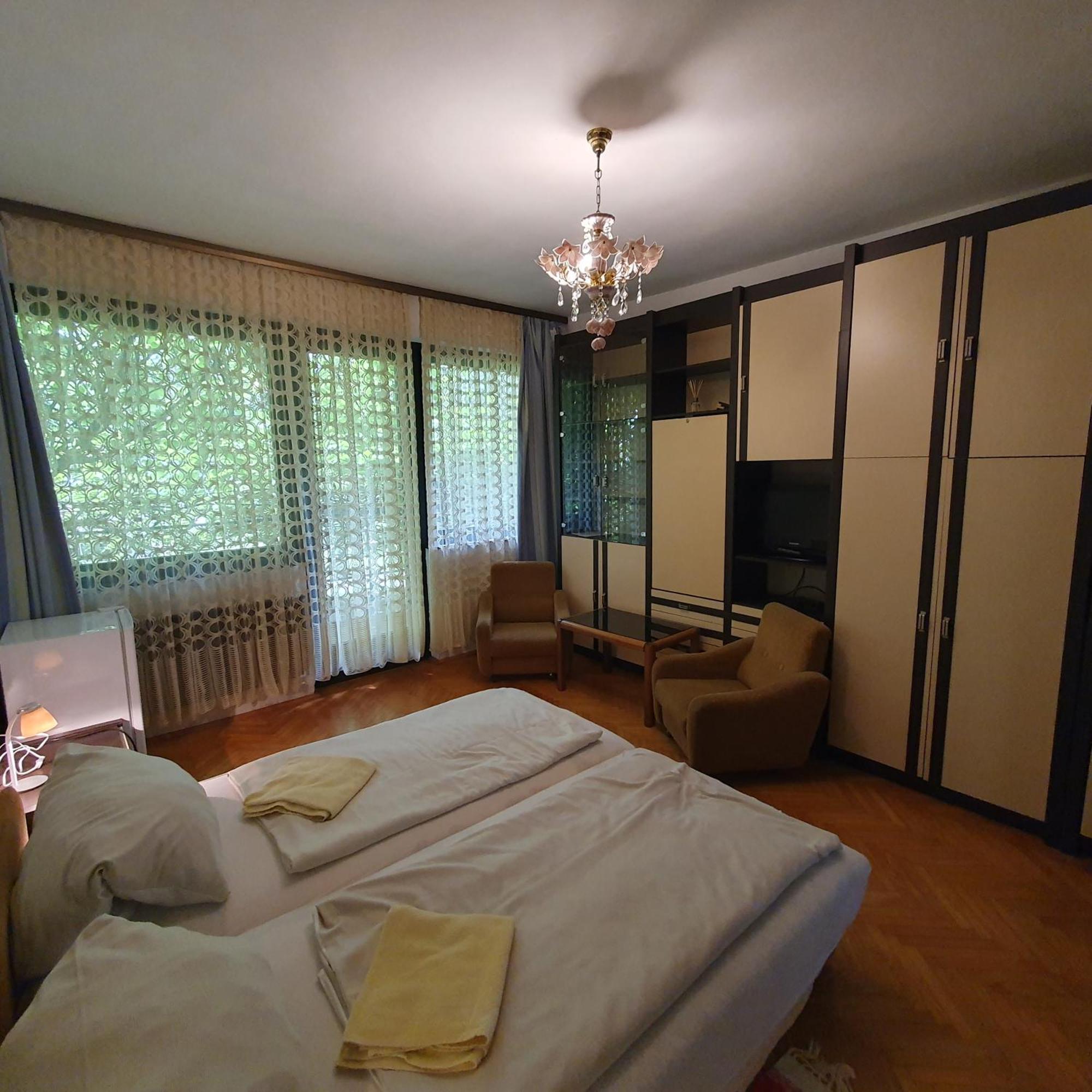 Sophie'S Guesthouse Сиофок Екстериор снимка
