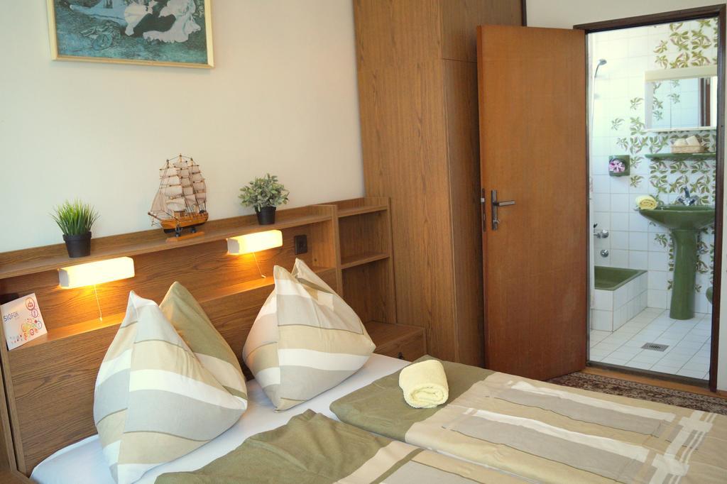 Sophie'S Guesthouse Сиофок Екстериор снимка