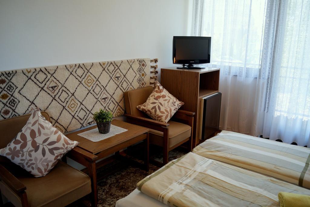 Sophie'S Guesthouse Сиофок Екстериор снимка