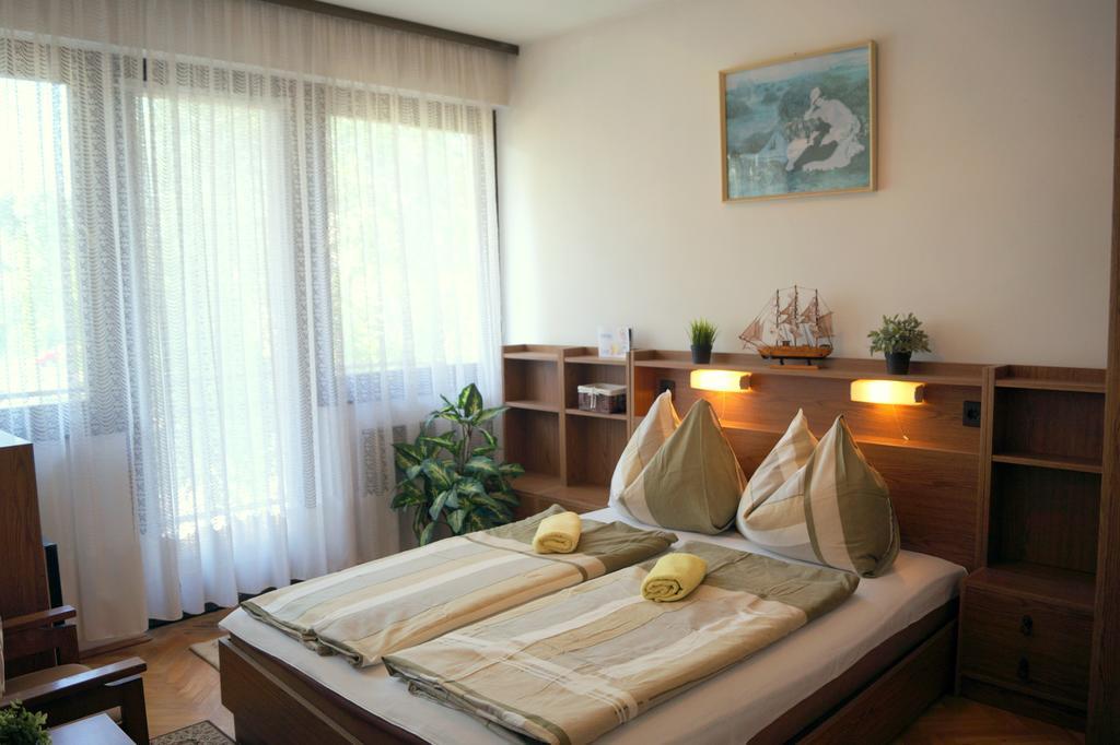 Sophie'S Guesthouse Сиофок Екстериор снимка