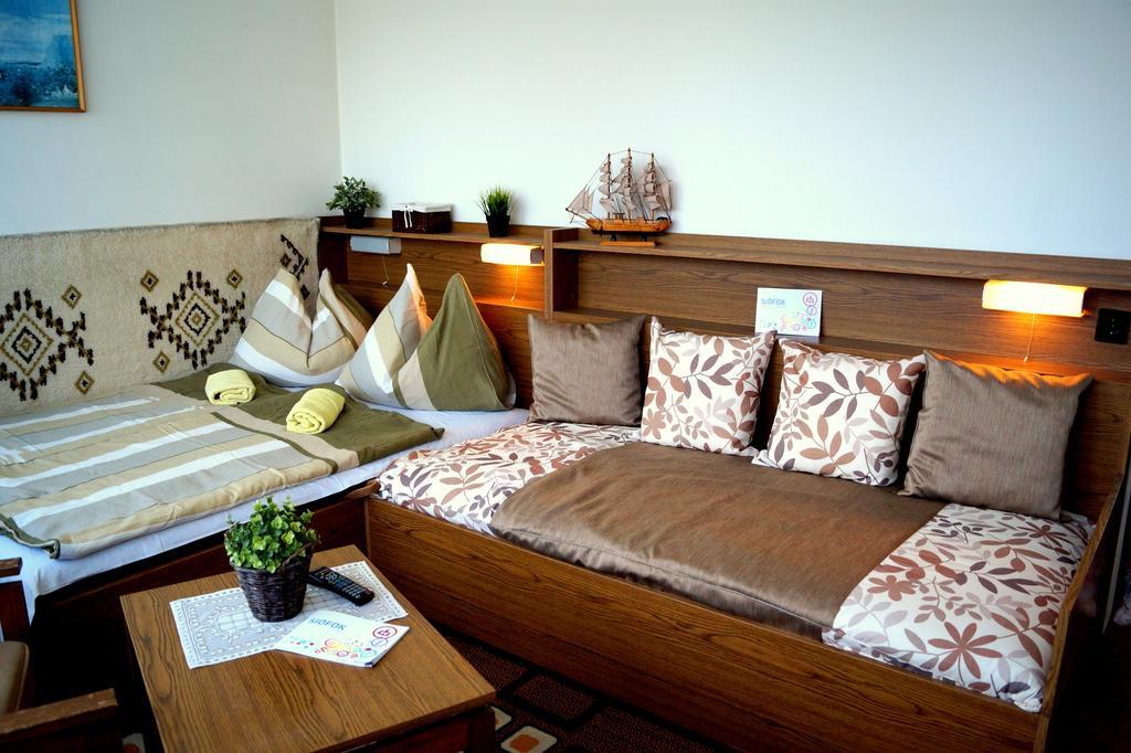 Sophie'S Guesthouse Сиофок Екстериор снимка
