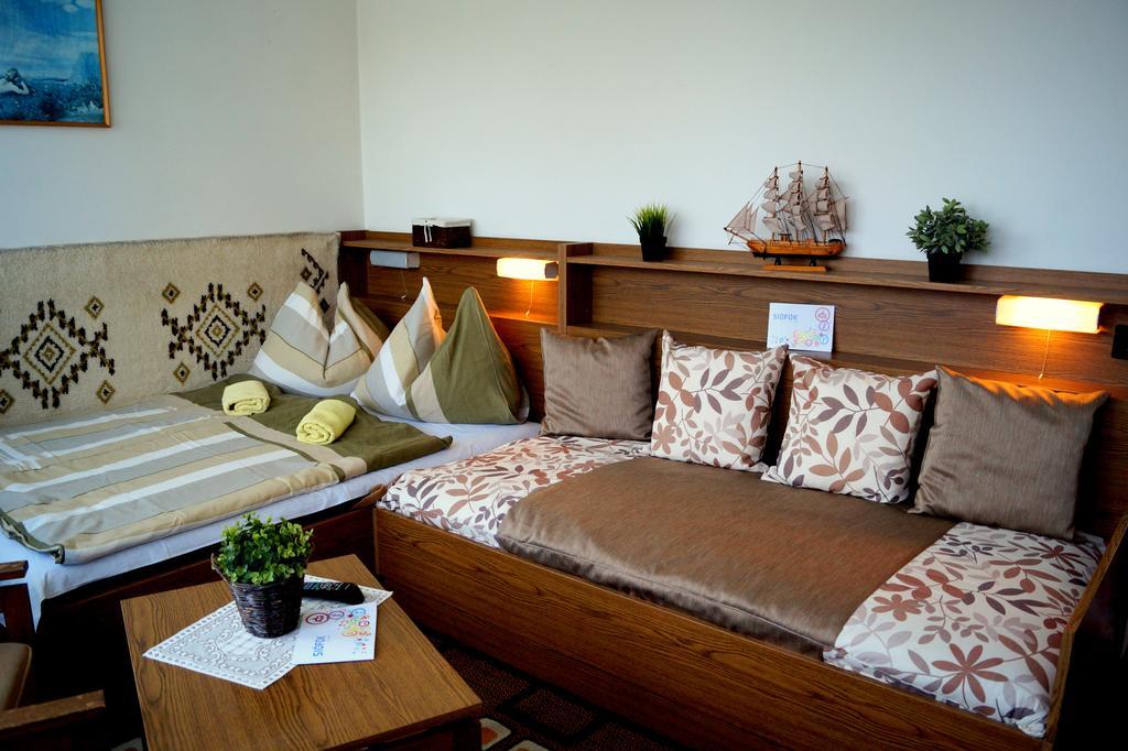 Sophie'S Guesthouse Сиофок Екстериор снимка