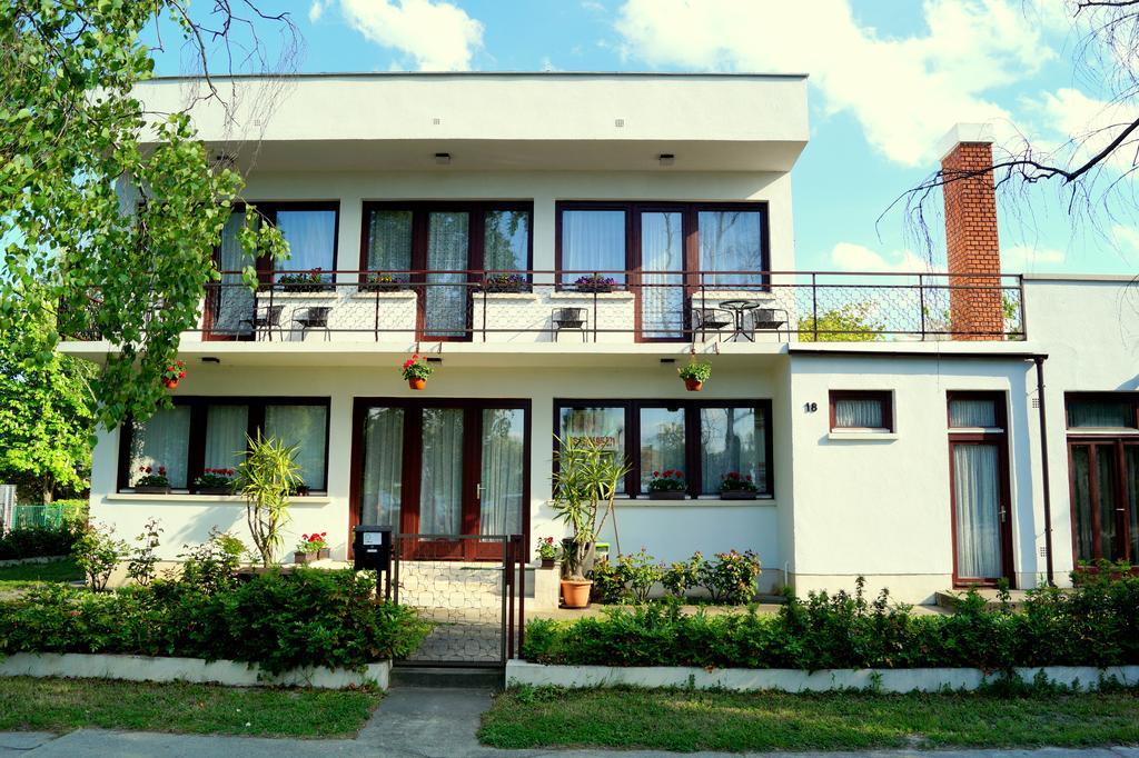 Sophie'S Guesthouse Сиофок Екстериор снимка